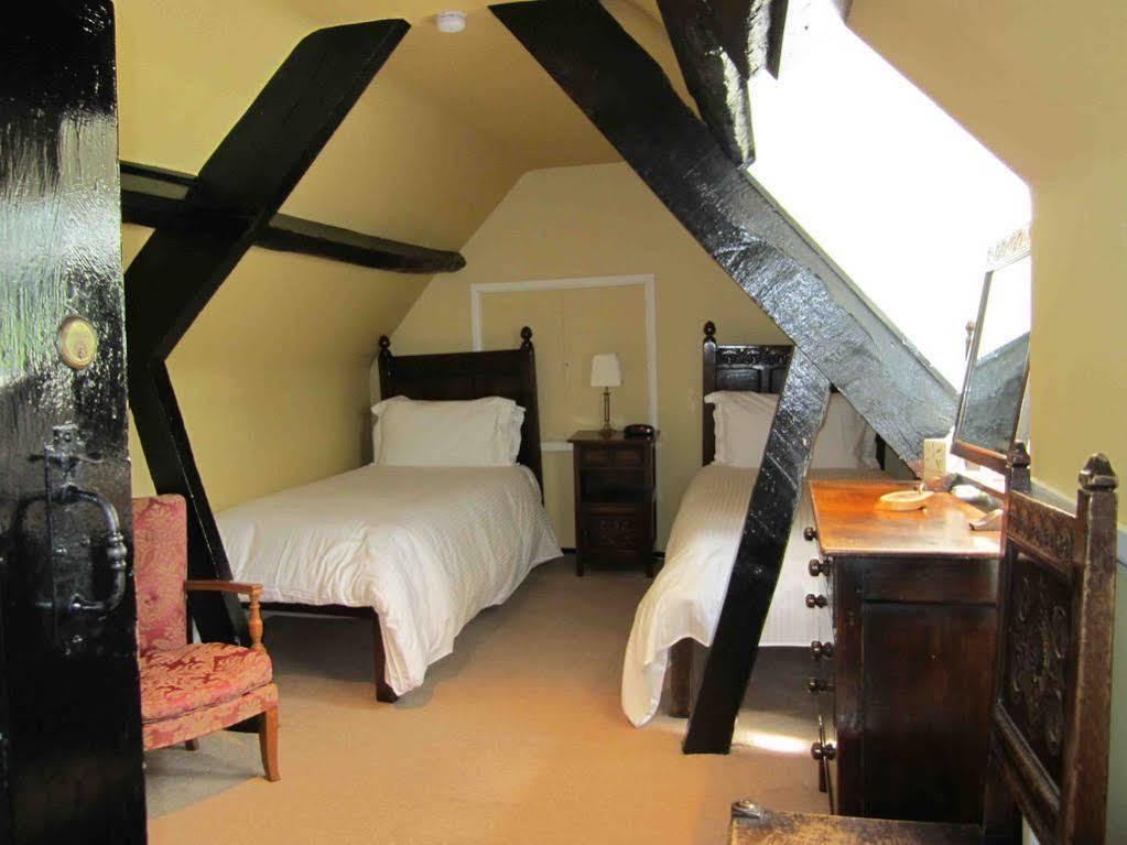 The Three Cocks Coaching Inn Glasbury Екстер'єр фото