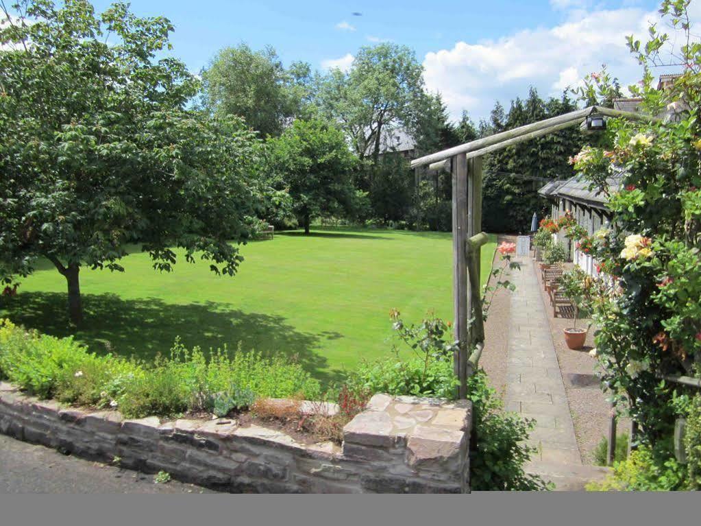 The Three Cocks Coaching Inn Glasbury Екстер'єр фото