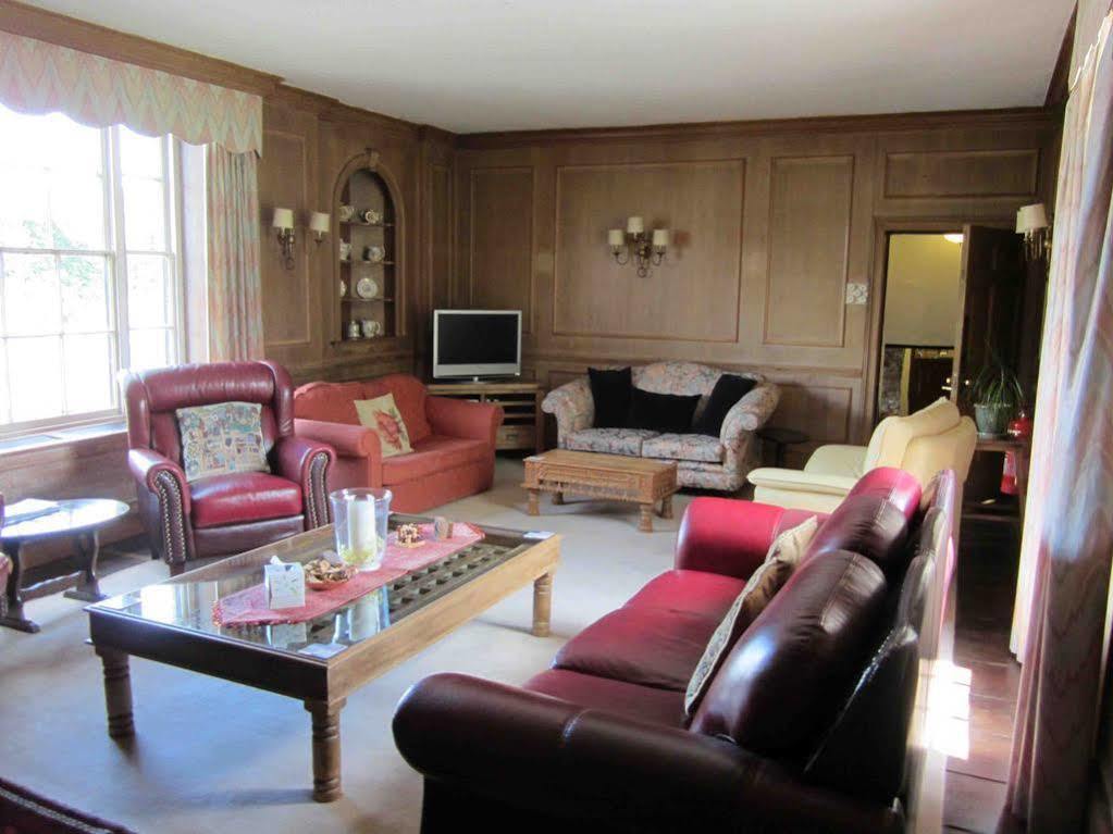 The Three Cocks Coaching Inn Glasbury Екстер'єр фото