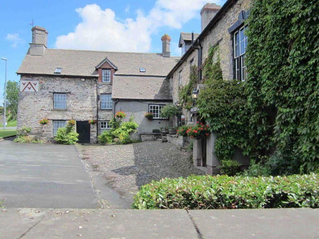 The Three Cocks Coaching Inn Glasbury Екстер'єр фото